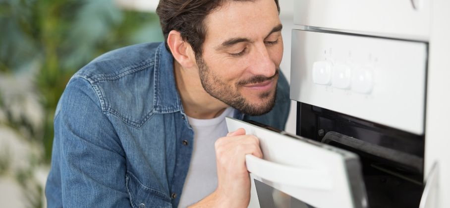 How to Remove the Smell of an Oven Cleaner