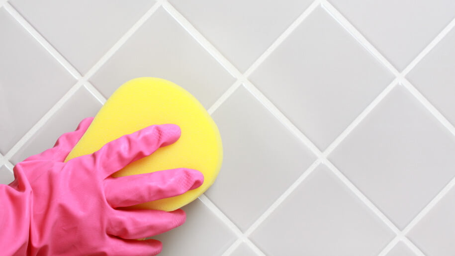 sponge for cleaning bathroom