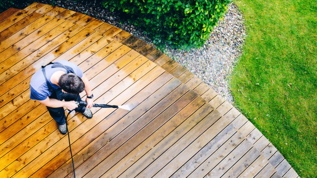 Soft Washing or Pressure Washing? The Best Choice for You