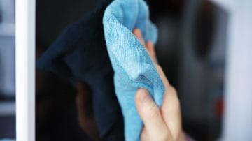 The best way to clean a tv screen