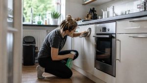 Is bond cleaning mandatory for tenants in AUS?